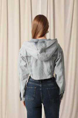 Denim Kumaş Kapüşonlu Kısa Kadın Açık Mavi Kot Ceket - 4